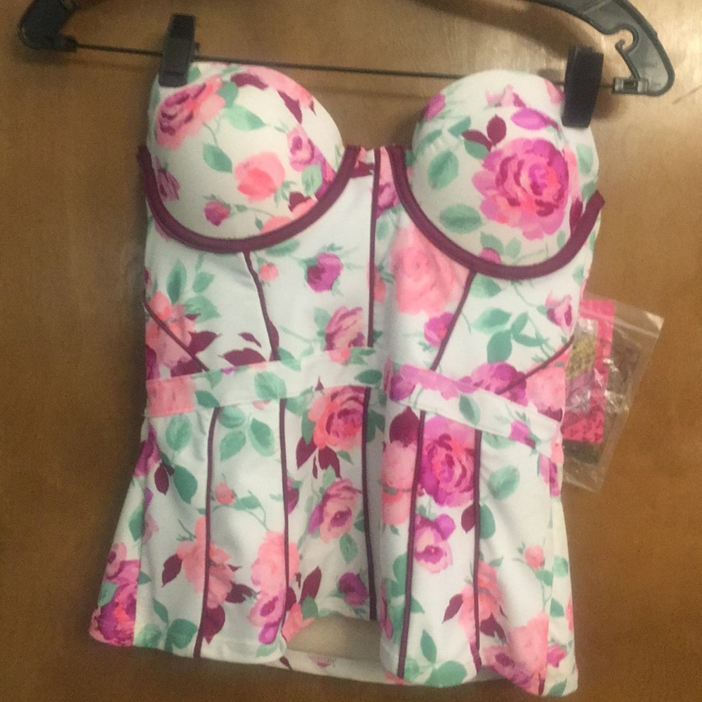 Betsey Johnson tankini top
